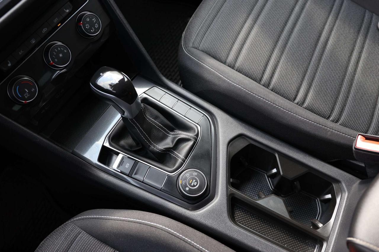 2023 Volkswagen Tiguan TRENDLINE-4MOTION-AWD/ADAPT CRUISE/BCAM/FORWARD ASSIST/BLIS/HEATED SEATS & STEERING/CARPLAY/TOW HITCH Photo