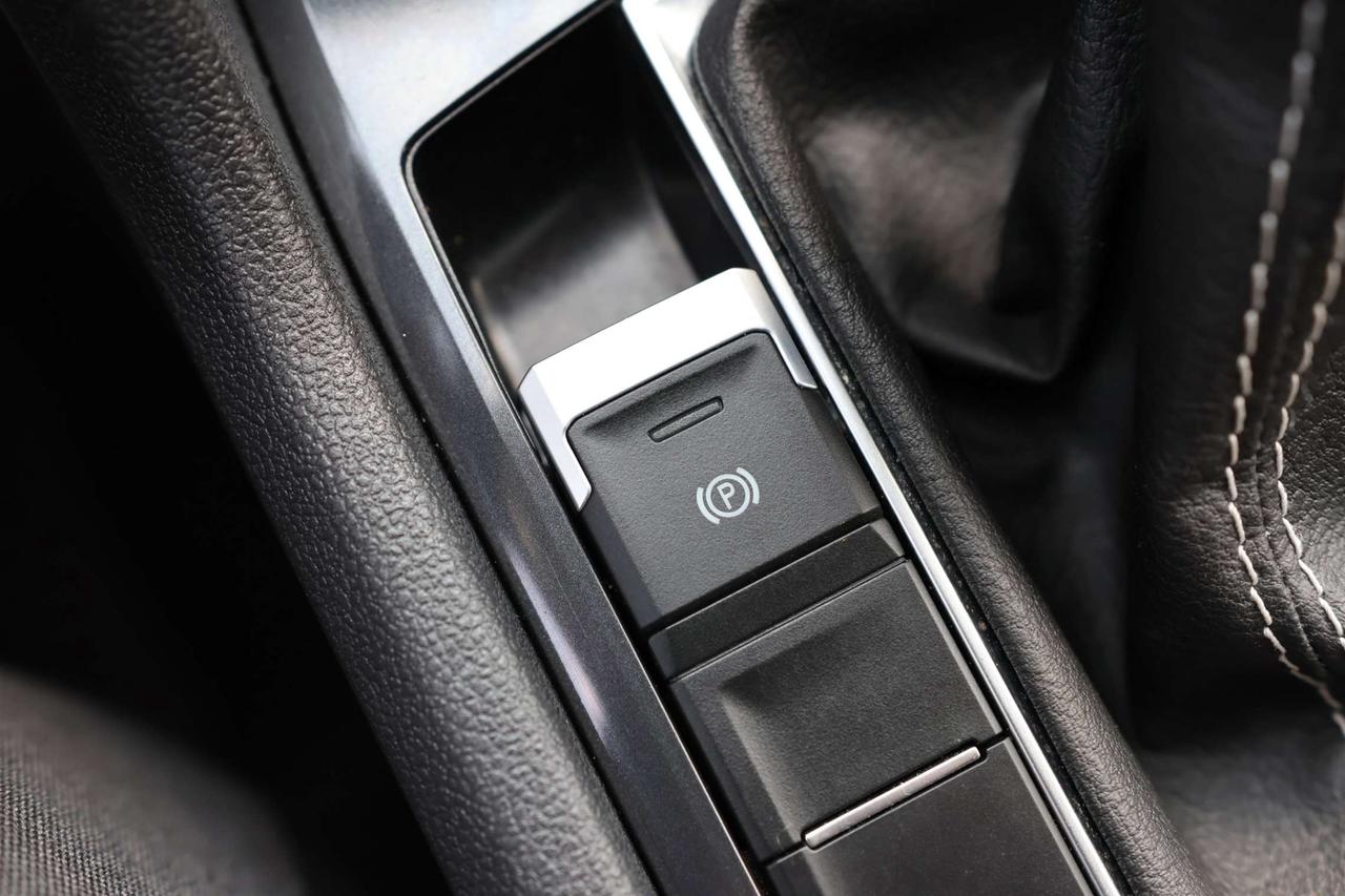 2023 Volkswagen Tiguan TRENDLINE-4MOTION-AWD/ADAPT CRUISE/BCAM/FORWARD ASSIST/BLIS/HEATED SEATS & STEERING/CARPLAY/TOW HITCH Photo