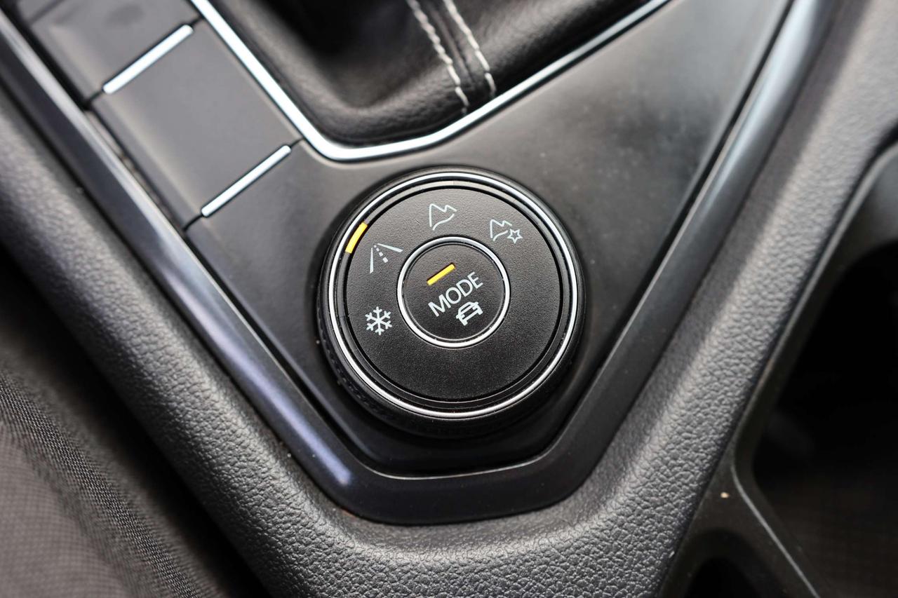 2023 Volkswagen Tiguan TRENDLINE-4MOTION-AWD/ADAPT CRUISE/BCAM/FORWARD ASSIST/BLIS/HEATED SEATS & STEERING/CARPLAY/TOW HITCH Photo