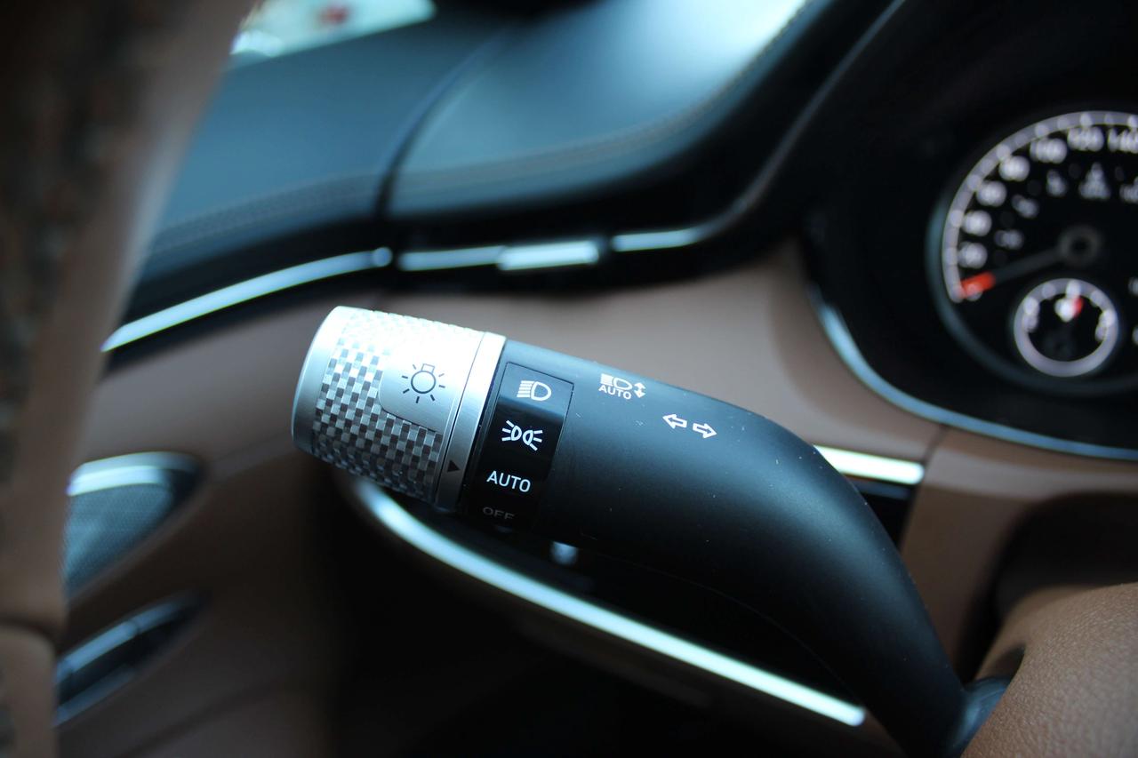 2023 Genesis GV70 2.5T Advanced Photo
