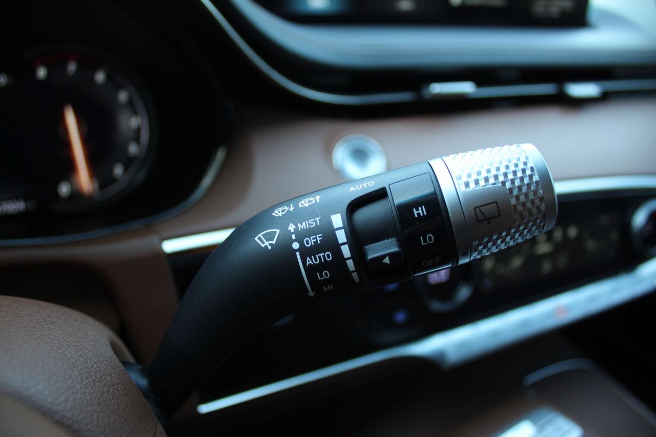 2023 Genesis GV70 2.5T Advanced Photo