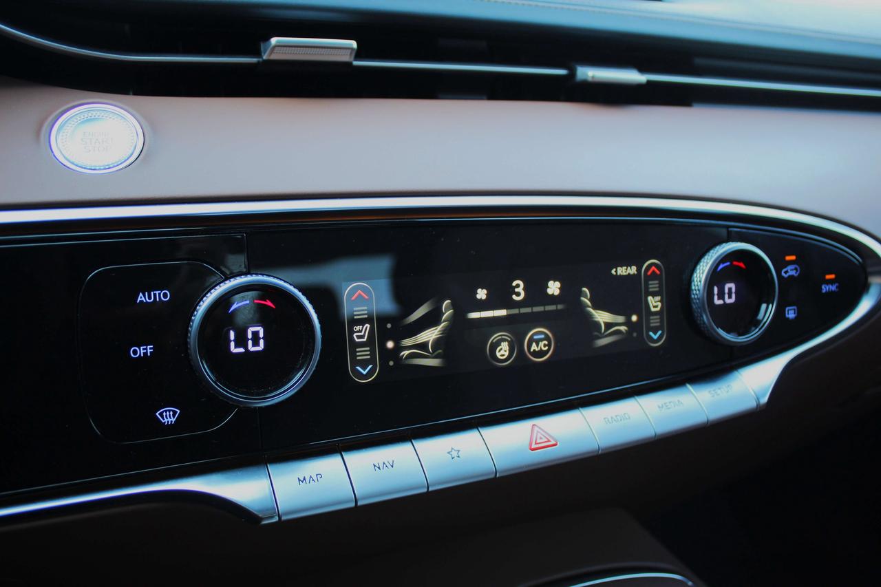 2023 Genesis GV70 2.5T Advanced Photo