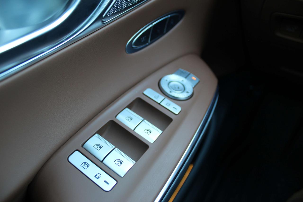2023 Genesis GV70 2.5T Advanced Photo