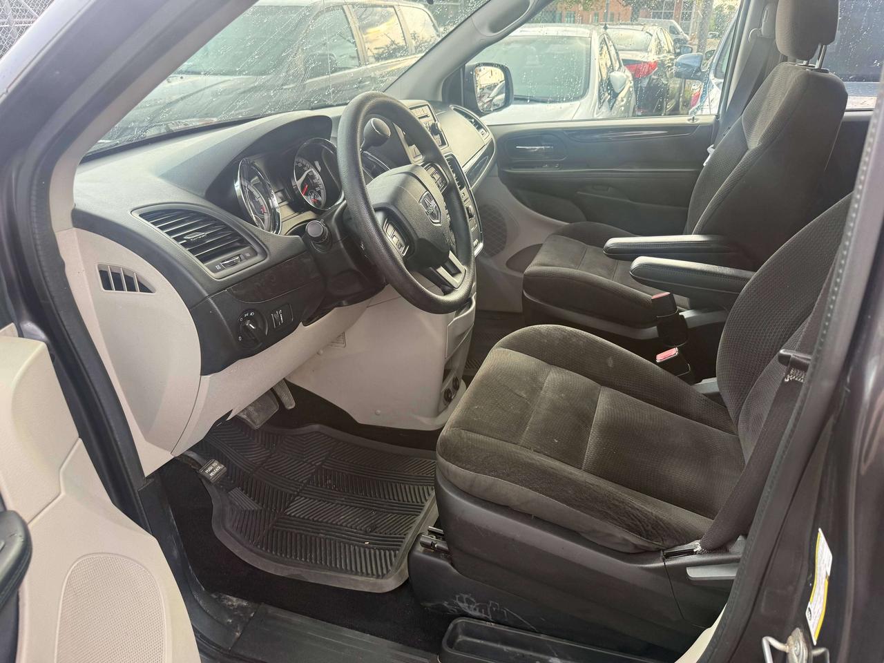 2017 Dodge Grand Caravan *** 3 YEAR WARRANTY INCLUDED *** Photo