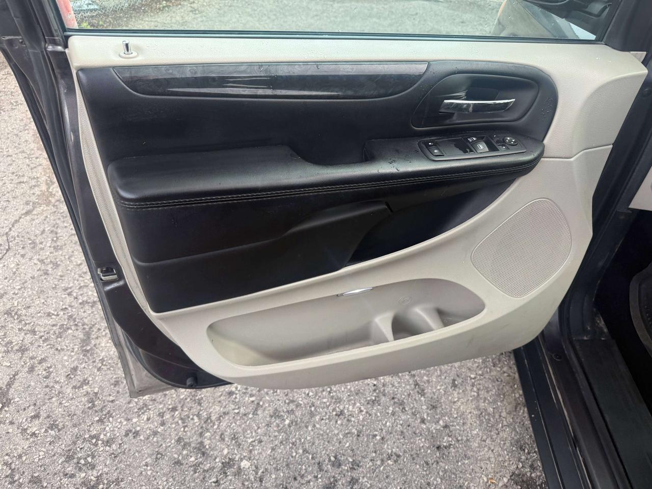 2017 Dodge Grand Caravan *** 3 YEAR WARRANTY INCLUDED *** Photo