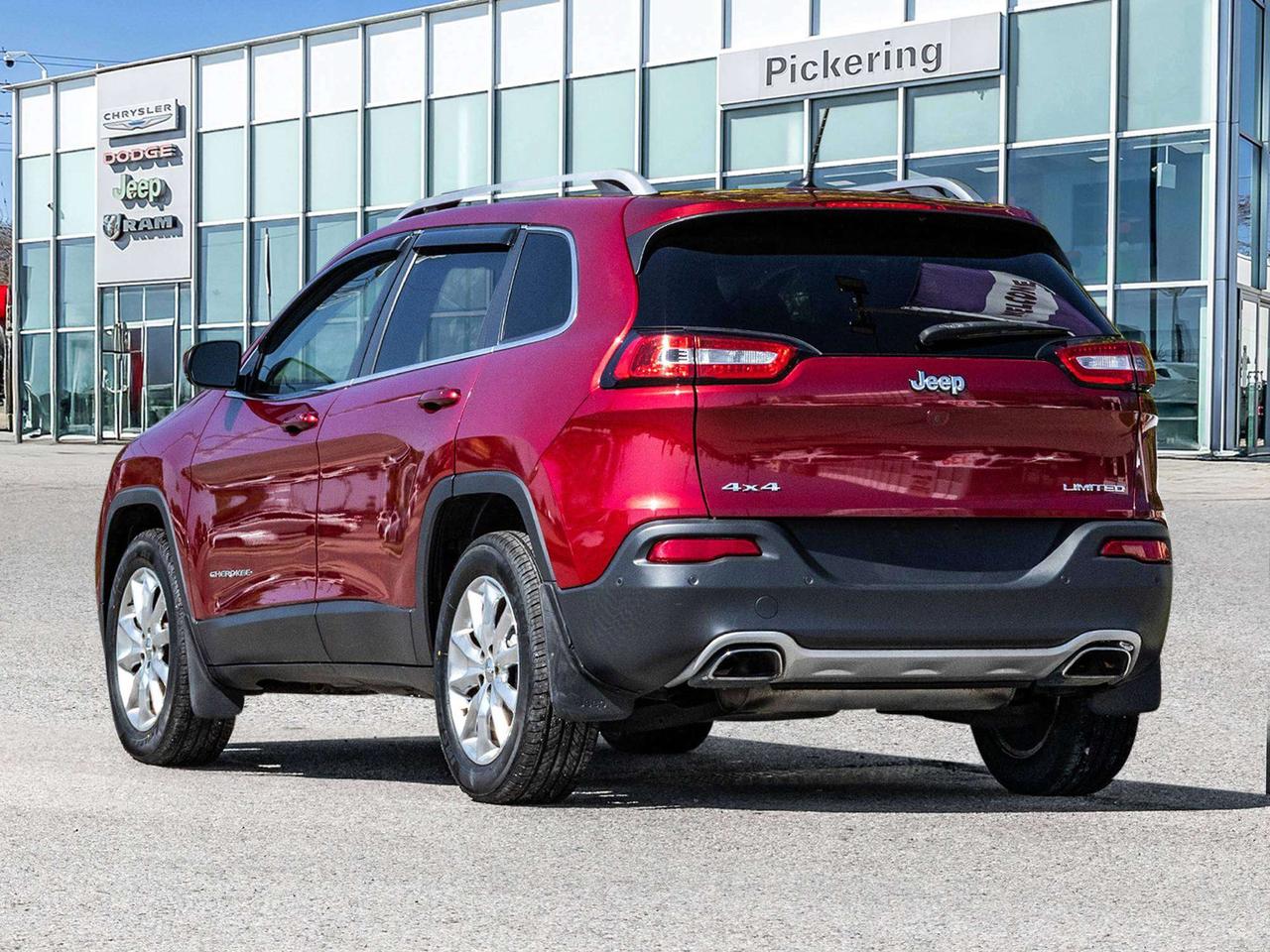 2015 Jeep Cherokee 4X4  TECH GRP  SAFETY GRP  ROOF LEATHER Photo4