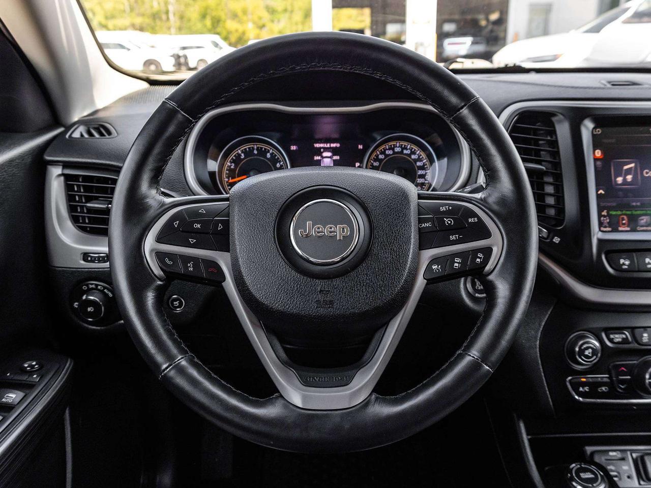 2015 Jeep Cherokee 4X4  TECH GRP  SAFETY GRP  ROOF LEATHER Photo