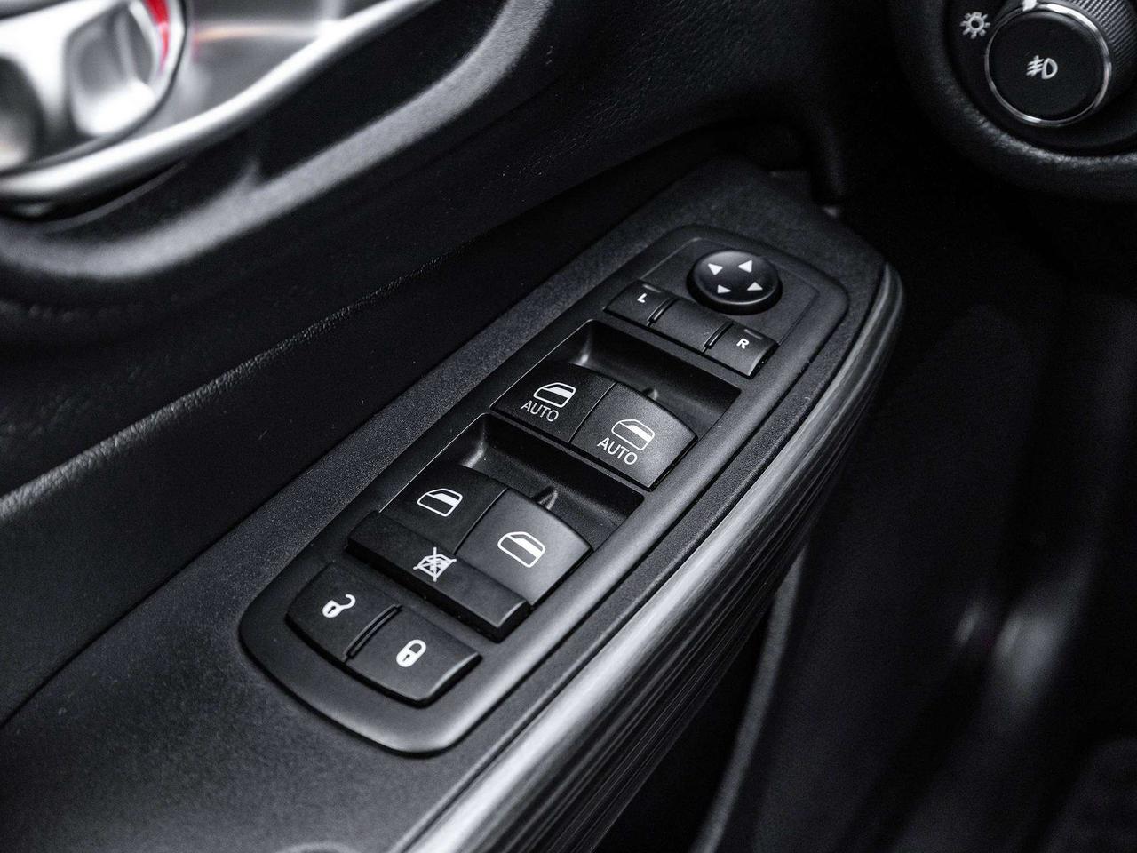 2015 Jeep Cherokee 4X4  TECH GRP  SAFETY GRP  ROOF LEATHER Photo