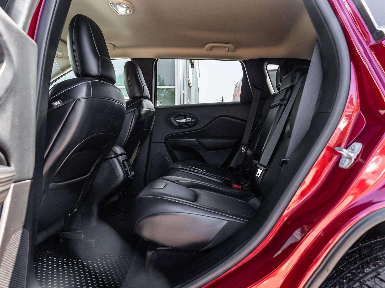 2015 Jeep Cherokee 4X4  TECH GRP  SAFETY GRP  ROOF LEATHER Photo