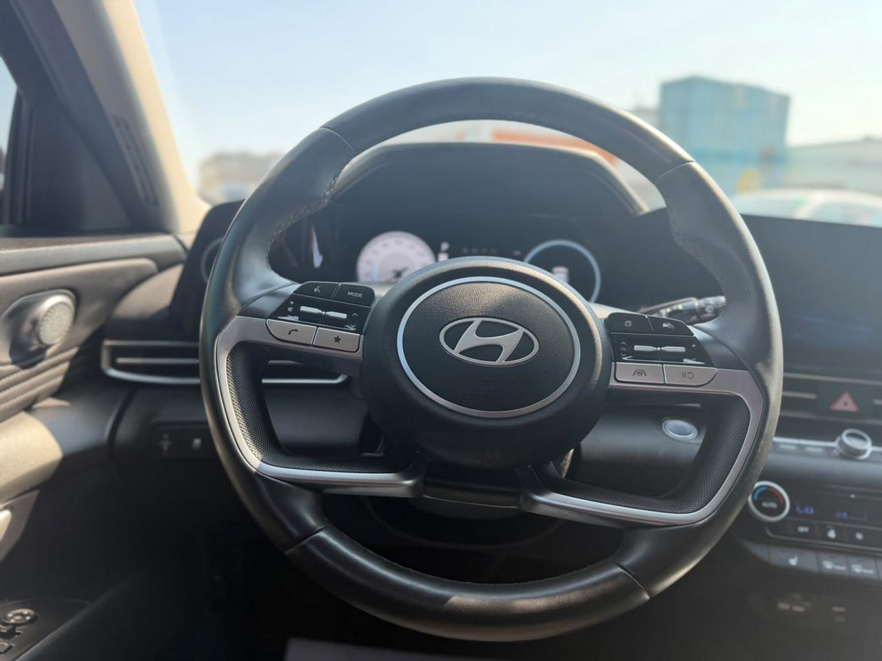 2025 Hyundai Elantra SEL Sport Photo