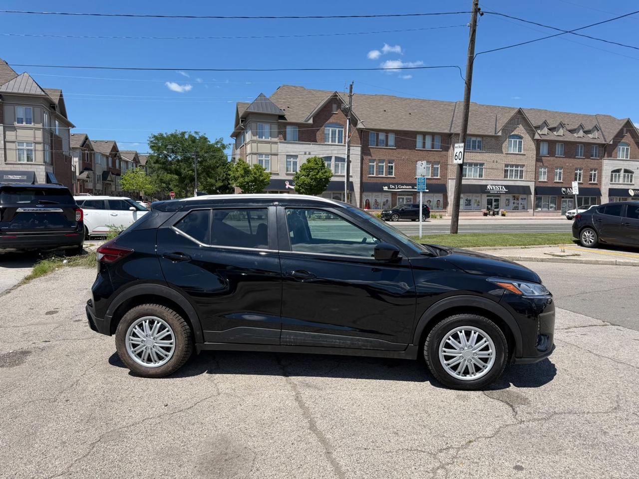2025 Nissan Kicks SV Photo3