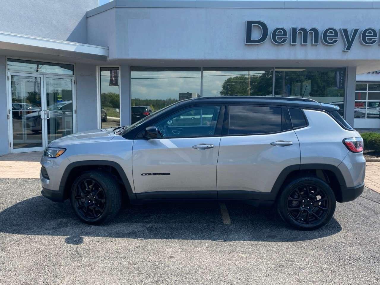 2023 Jeep Compass Altitude 4x4 Photo5