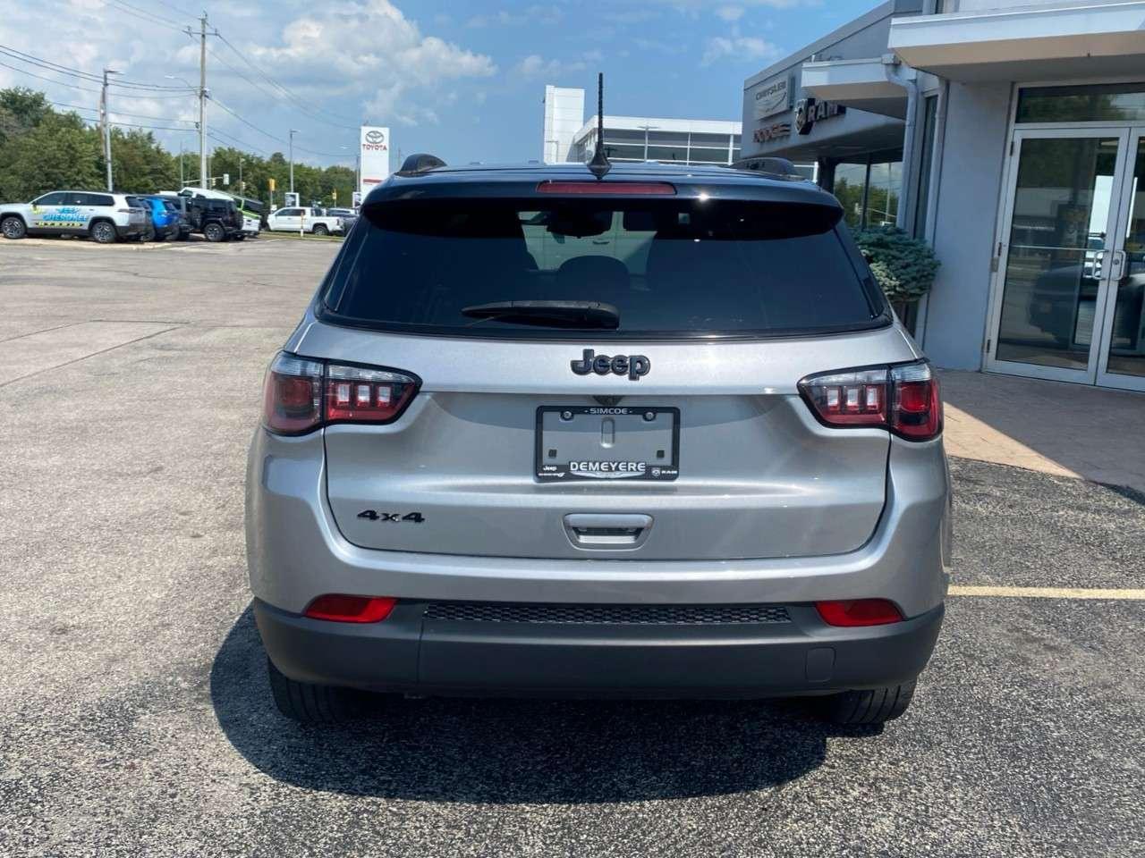 2023 Jeep Compass Altitude 4x4 Photo