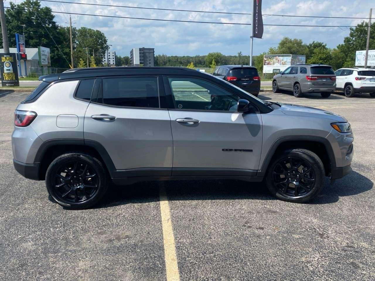 2023 Jeep Compass Altitude 4x4 Photo
