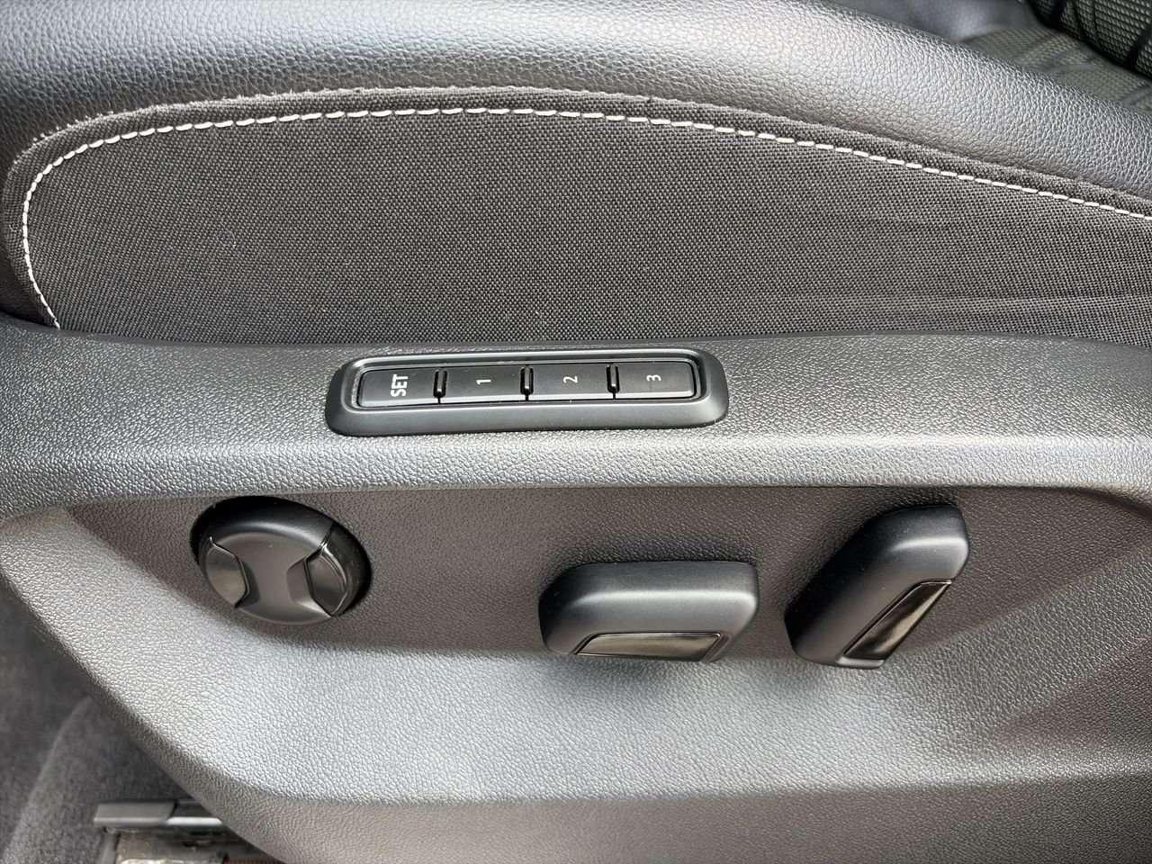 2024 Volkswagen Atlas Execline 2.0 TSI 4MOTION Remote Starter  3rd Row Seat  Leather  Sunroof Photo