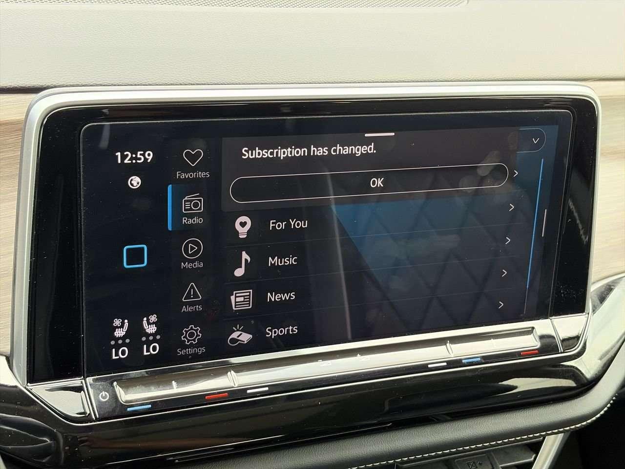 2024 Volkswagen Atlas Execline 2.0 TSI 4MOTION Remote Starter  3rd Row Seat  Leather  Sunroof Photo