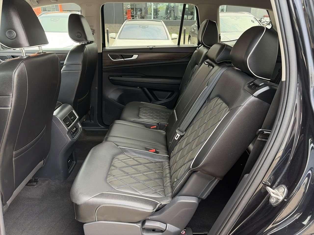 2024 Volkswagen Atlas Execline 2.0 TSI 4MOTION Remote Starter  3rd Row Seat  Leather  Sunroof Photo