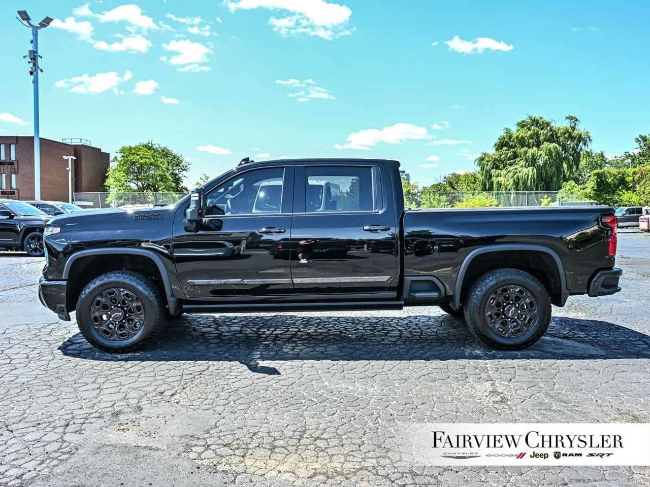 2024 Chevrolet Silverado 2500 4WD Crew Cab Standard Box High Country MIDNIGHT EDITION   Z71 OFF ROAD   SUNROOF   PREMIUM   HEADS UP DISPLAY   CARPLAY Photo