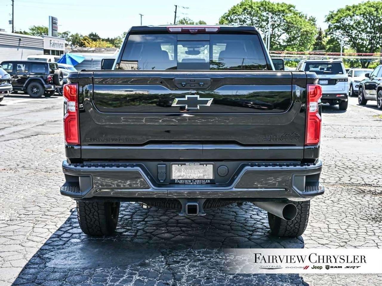 2024 Chevrolet Silverado 2500 4WD Crew Cab Standard Box High Country MIDNIGHT EDITION   Z71 OFF ROAD   SUNROOF   PREMIUM   HEADS UP DISPLAY   CARPLAY Photo