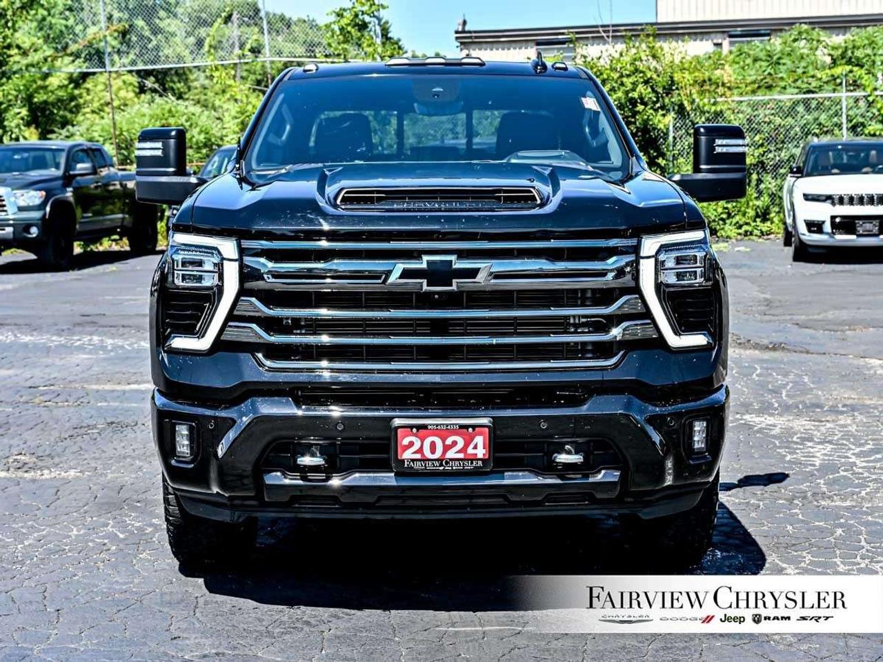 2024 Chevrolet Silverado 2500 4WD Crew Cab Standard Box High Country MIDNIGHT EDITION   Z71 OFF ROAD   SUNROOF   PREMIUM   HEADS UP DISPLAY   CARPLAY Photo