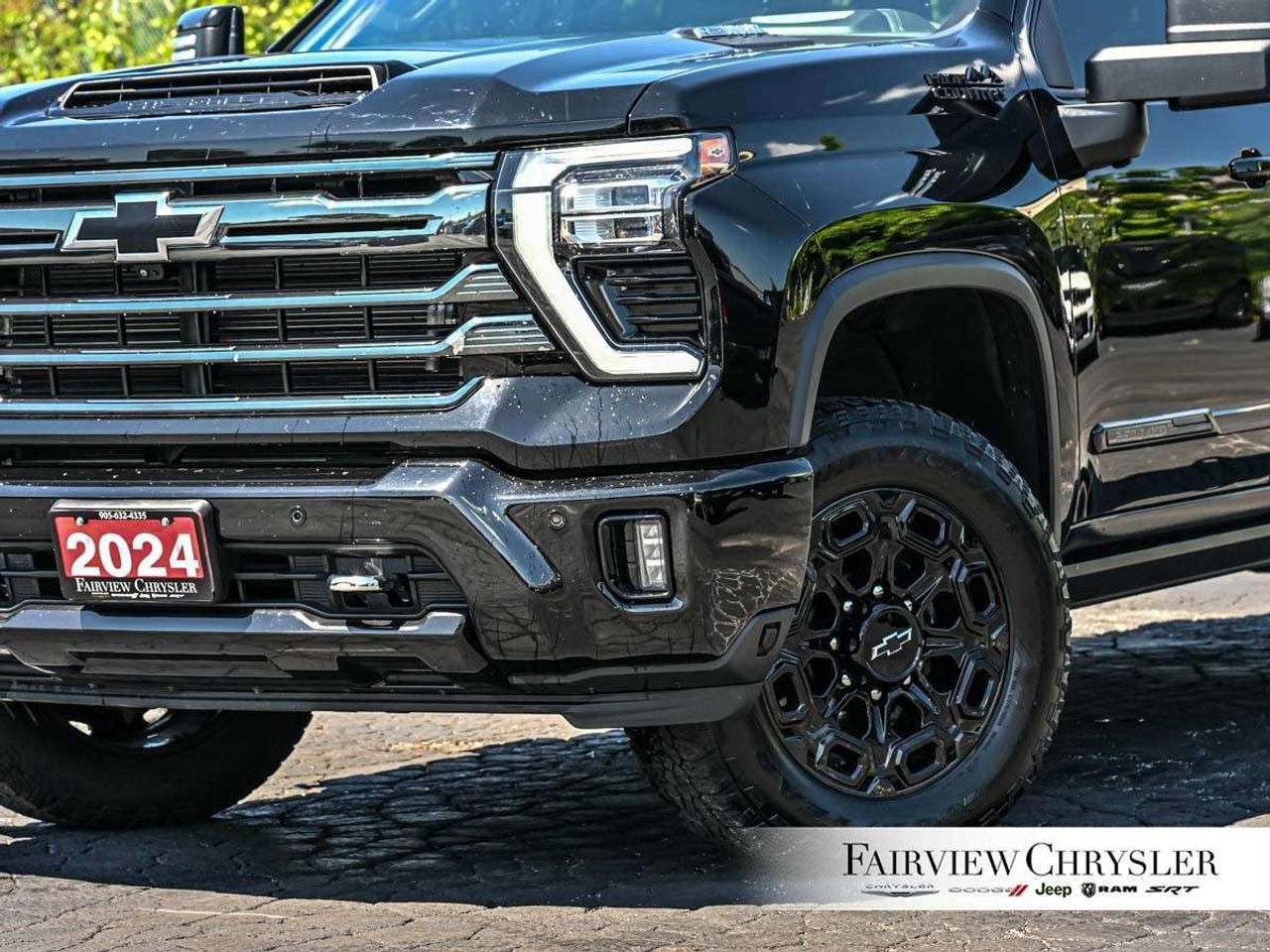 2024 Chevrolet Silverado 2500 4WD Crew Cab Standard Box High Country MIDNIGHT EDITION   Z71 OFF ROAD   SUNROOF   PREMIUM   HEADS UP DISPLAY   CARPLAY Photo