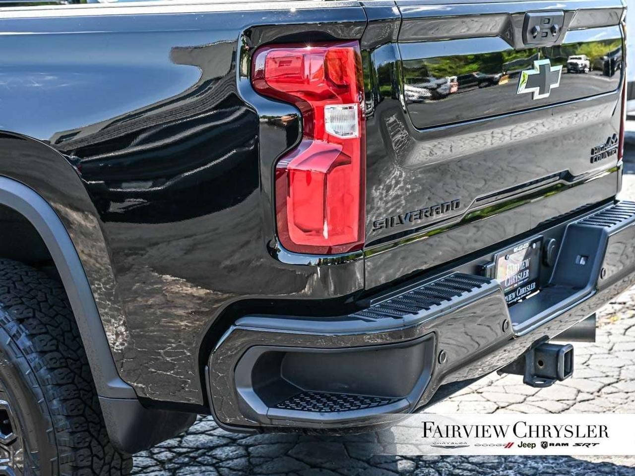 2024 Chevrolet Silverado 2500 4WD Crew Cab Standard Box High Country MIDNIGHT EDITION   Z71 OFF ROAD   SUNROOF   PREMIUM   HEADS UP DISPLAY   CARPLAY Photo