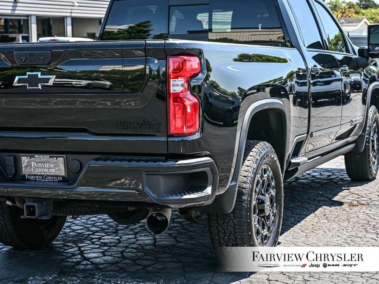2024 Chevrolet Silverado 2500 4WD Crew Cab Standard Box High Country MIDNIGHT EDITION   Z71 OFF ROAD   SUNROOF   PREMIUM   HEADS UP DISPLAY   CARPLAY Photo