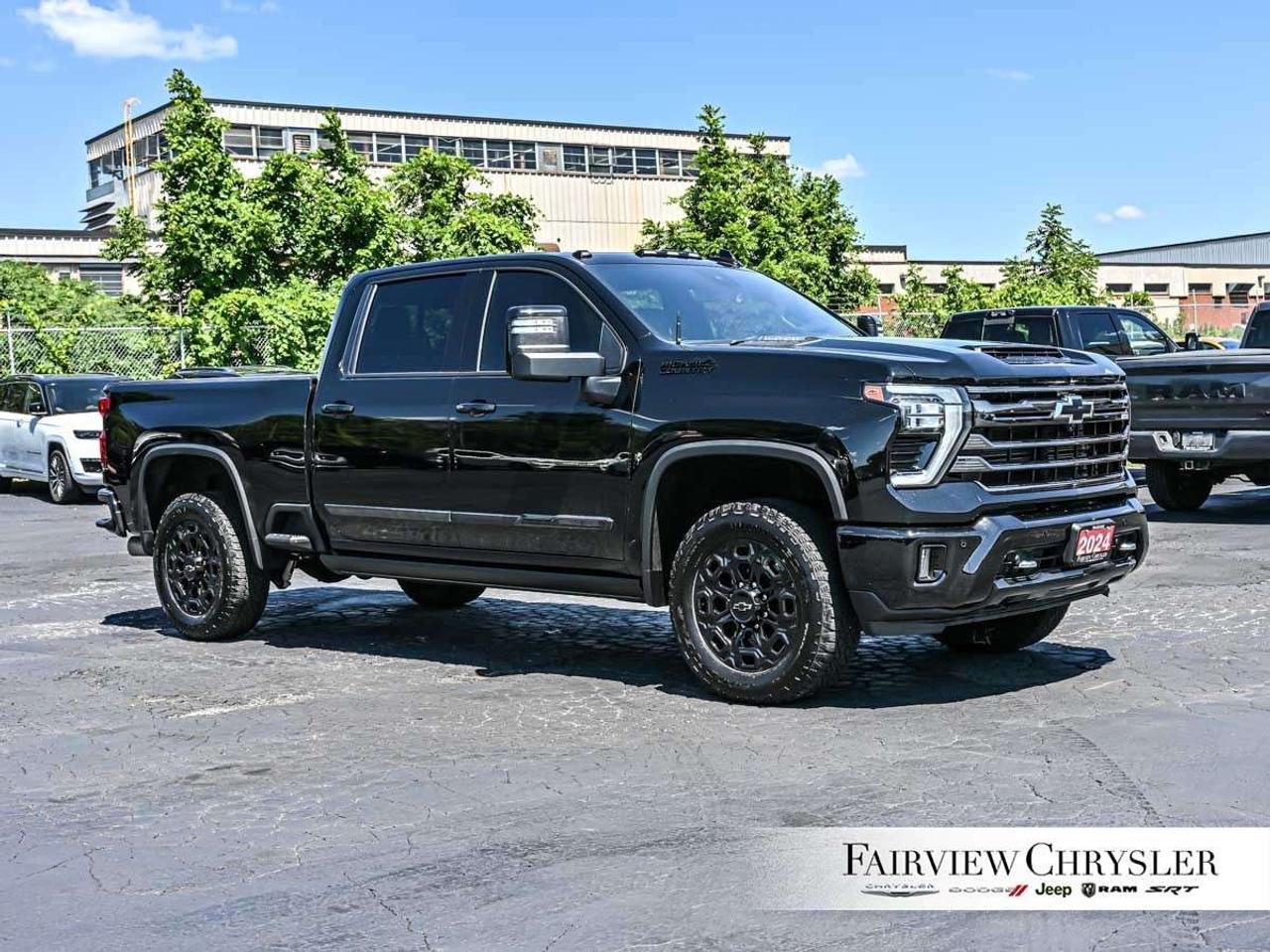 2024 Chevrolet Silverado 2500 4WD Crew Cab Standard Box High Country MIDNIGHT EDITION   Z71 OFF ROAD   SUNROOF   PREMIUM   HEADS UP DISPLAY   CARPLAY Photo