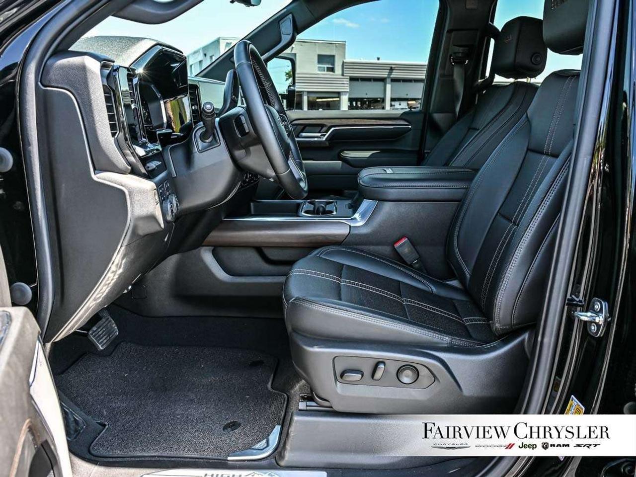 2024 Chevrolet Silverado 2500 4WD Crew Cab Standard Box High Country MIDNIGHT EDITION   Z71 OFF ROAD   SUNROOF   PREMIUM   HEADS UP DISPLAY   CARPLAY Photo