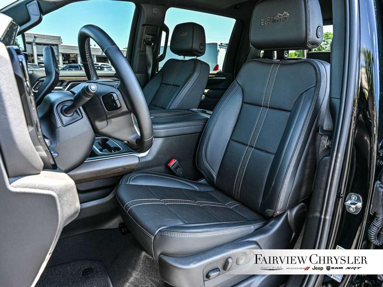 2024 Chevrolet Silverado 2500 4WD Crew Cab Standard Box High Country MIDNIGHT EDITION   Z71 OFF ROAD   SUNROOF   PREMIUM   HEADS UP DISPLAY   CARPLAY Photo