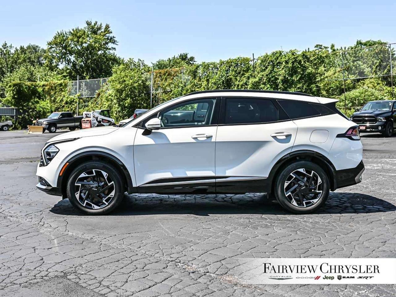 2023 Kia Sportage EX Premium w/Red Interior PANO ROOF   RED LEATHER   NAV   POWER TAILGATE   APPLE CARPLAY Photo