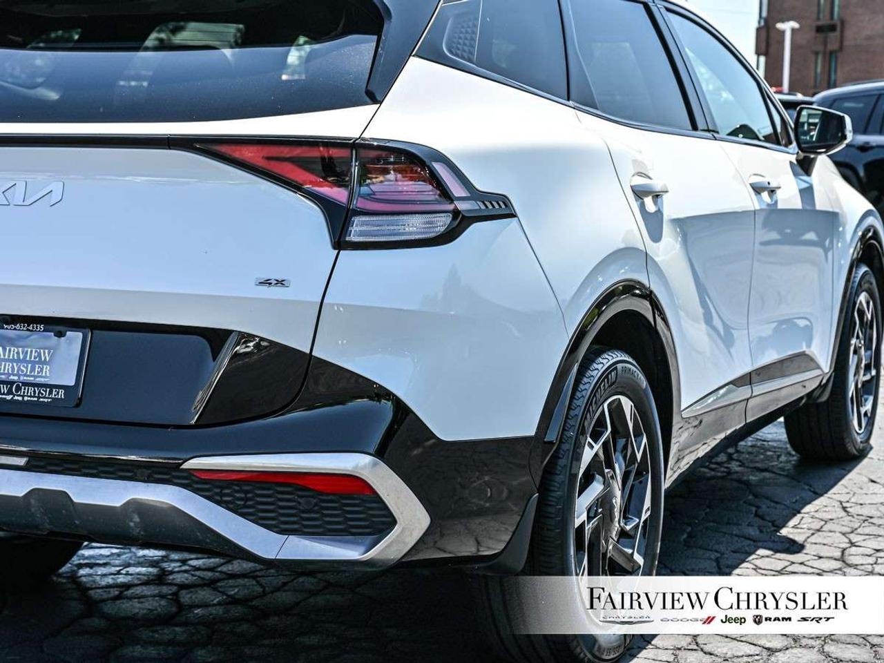2023 Kia Sportage EX Premium w/Red Interior PANO ROOF   RED LEATHER   NAV   POWER TAILGATE   APPLE CARPLAY Photo