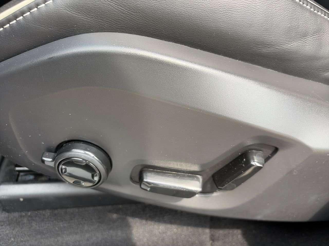 2022 Volvo XC60 B6 AWD R-Design Keyless Start  Alloy Wheels  Sunroof  Hands-Free Liftgate Photo