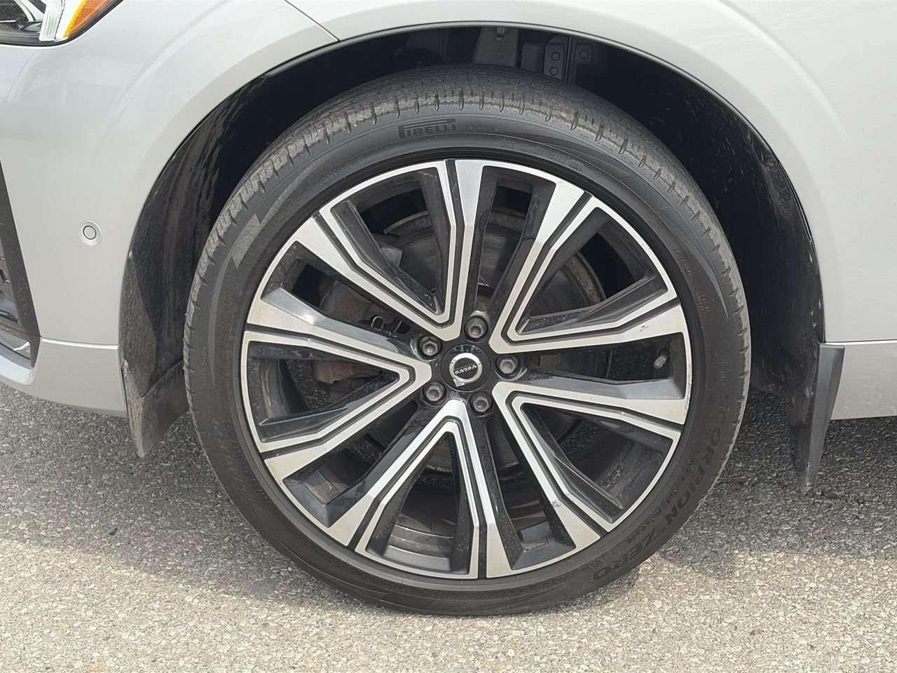 2022 Volvo XC60 B6 AWD R-Design Keyless Start  Alloy Wheels  Sunroof  Hands-Free Liftgate Photo