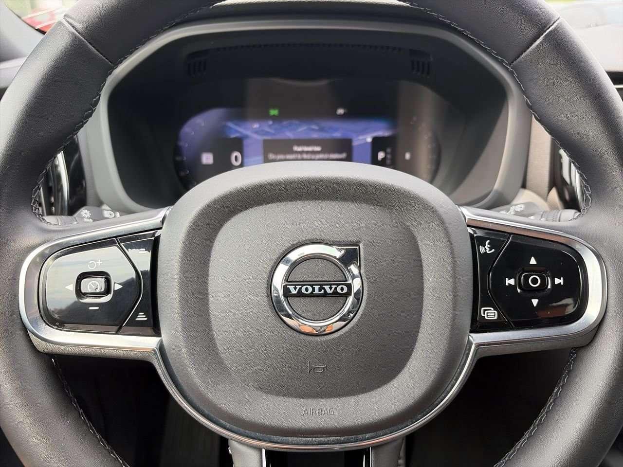 2022 Volvo XC60 B6 AWD R-Design Keyless Start  Alloy Wheels  Sunroof  Hands-Free Liftgate Photo