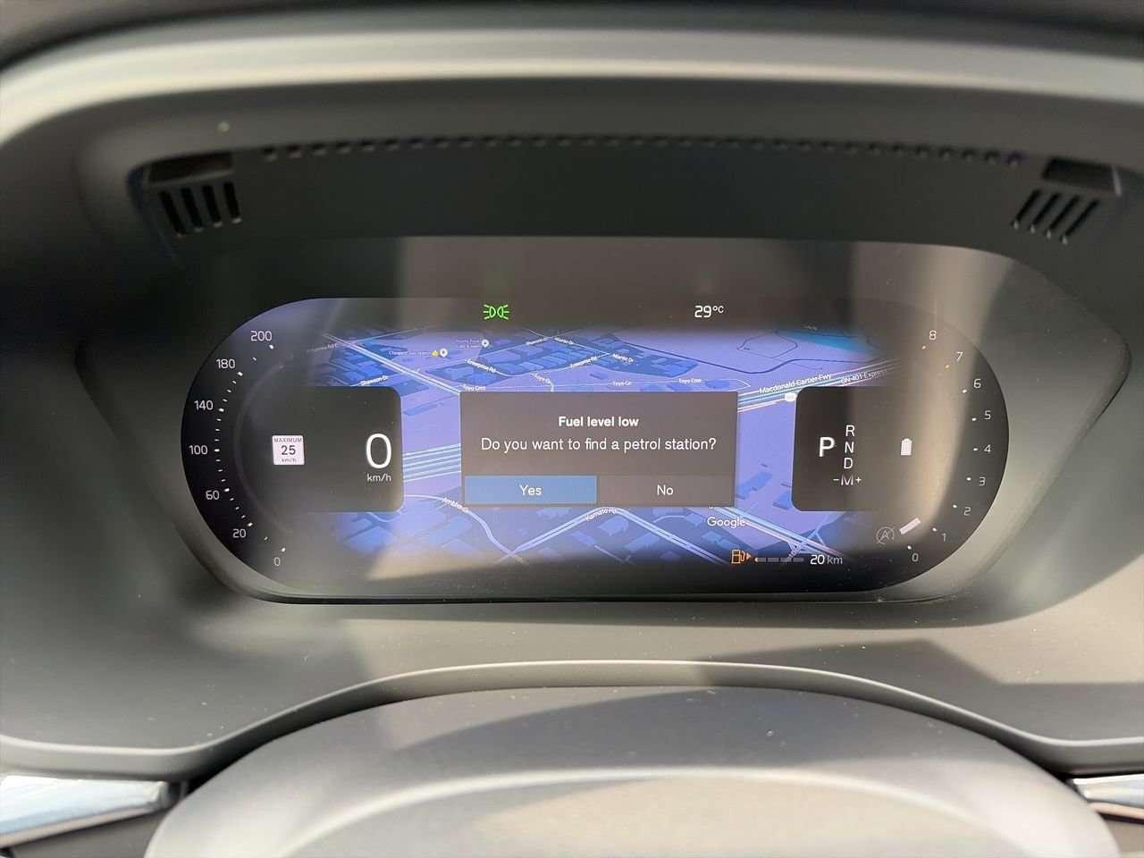 2022 Volvo XC60 B6 AWD R-Design Keyless Start  Alloy Wheels  Sunroof  Hands-Free Liftgate Photo
