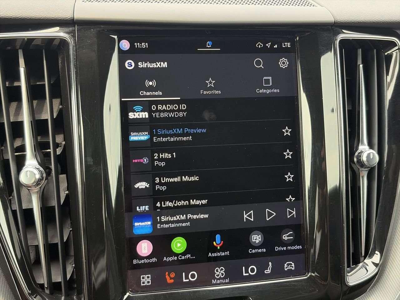 2022 Volvo XC60 B6 AWD R-Design Keyless Start  Alloy Wheels  Sunroof  Hands-Free Liftgate Photo
