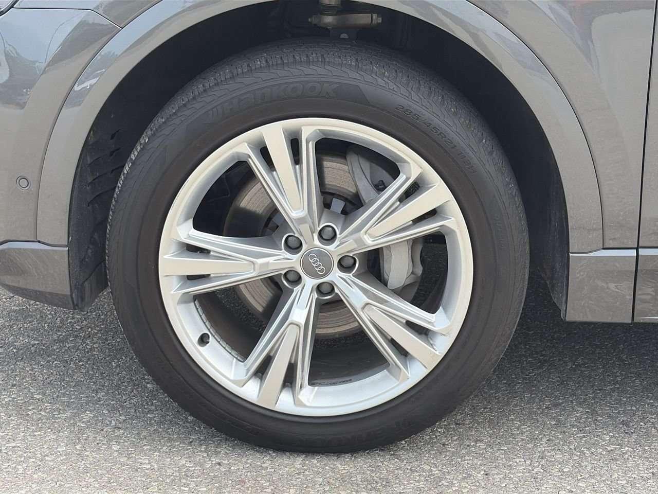 2019 Audi Q8 3.0T Technik quattro 8sp Tiptronic Alloy Wheels  Leather  Sunroof  Woodgrain Interior Trim Photo