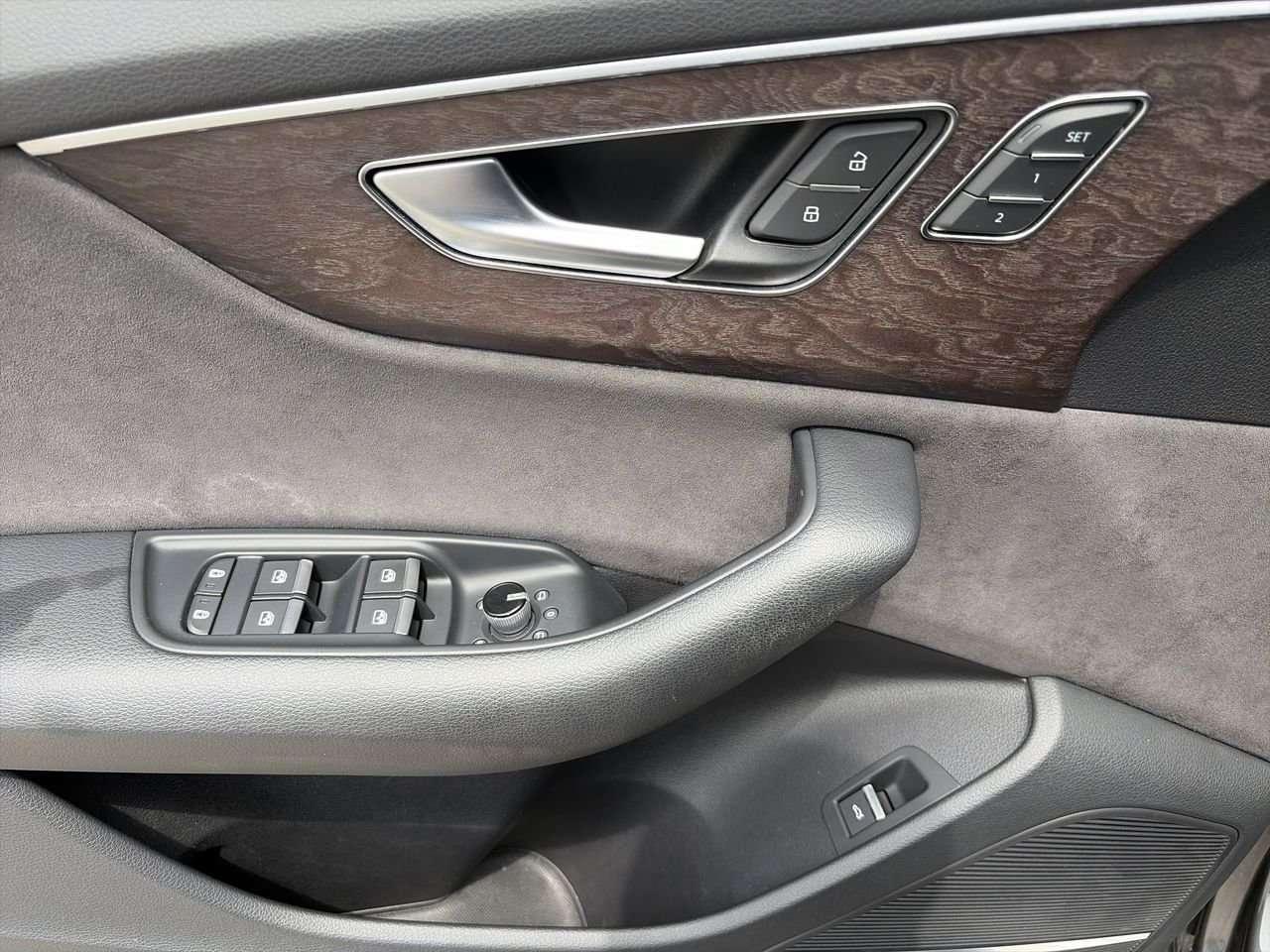 2019 Audi Q8 3.0T Technik quattro 8sp Tiptronic Alloy Wheels  Leather  Sunroof  Woodgrain Interior Trim Photo