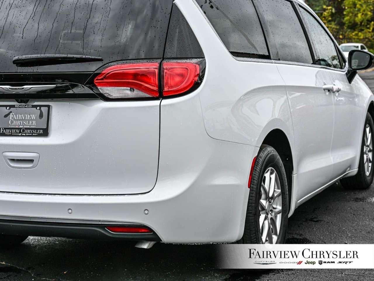 2026 Chrysler Grand Caravan SXT 2WD   FORMER SHUTTLE   DUAL SLIDING DOORS   POWER TAILGATE   DUAL CLIMATE CONTROL   CARPLAY   REMOTE START Photo