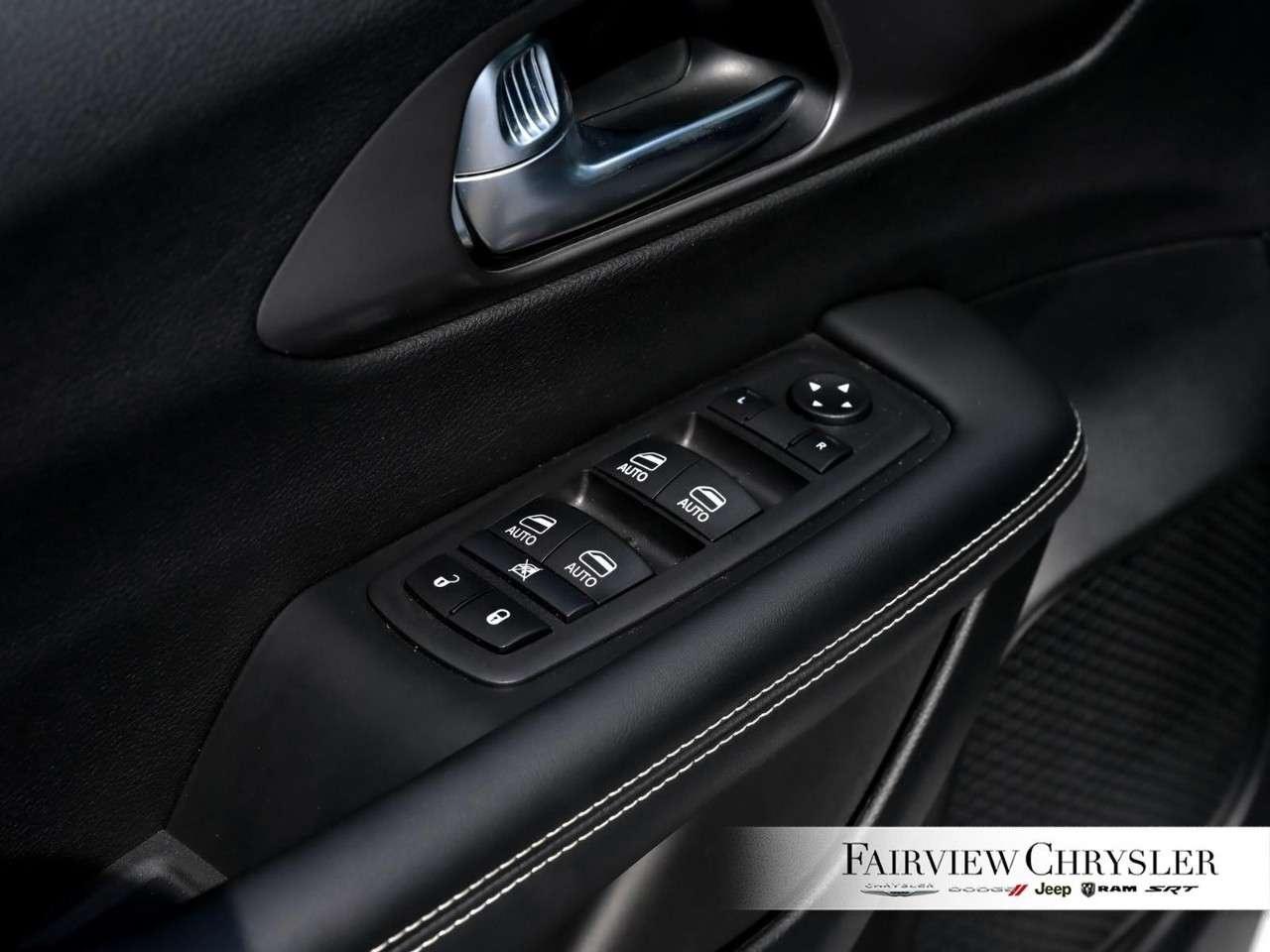 2026 Chrysler Grand Caravan SXT 2WD   FORMER SHUTTLE   DUAL SLIDING DOORS   POWER TAILGATE   DUAL CLIMATE CONTROL   CARPLAY   REMOTE START Photo