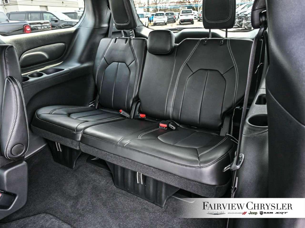 2026 Chrysler Grand Caravan SXT 2WD   FORMER SHUTTLE   DUAL SLIDING DOORS   POWER TAILGATE   DUAL CLIMATE CONTROL   CARPLAY   REMOTE START Photo