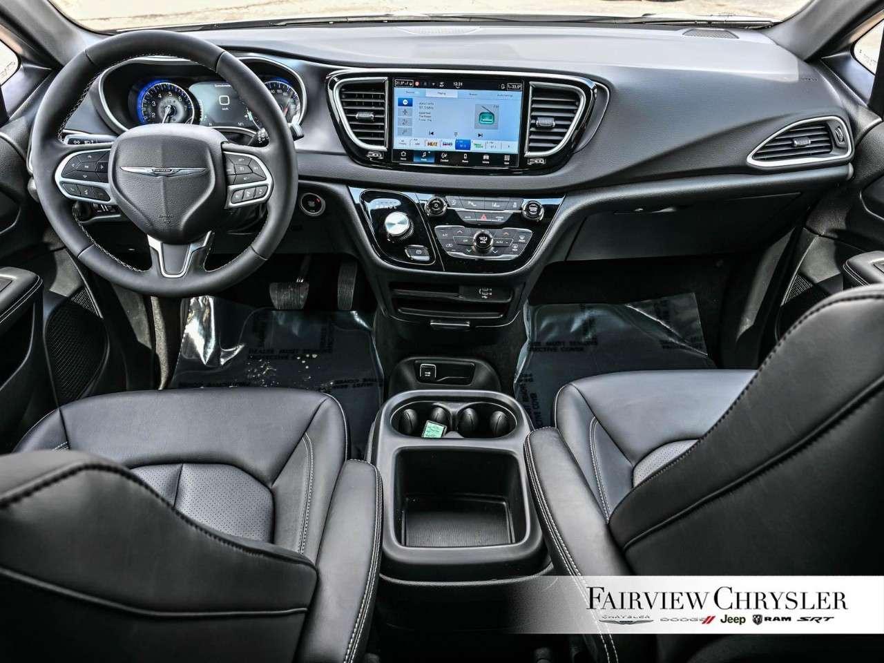 2026 Chrysler Grand Caravan SXT 2WD   FORMER SHUTTLE   DUAL SLIDING DOORS   POWER TAILGATE   DUAL CLIMATE CONTROL   CARPLAY   REMOTE START Photo