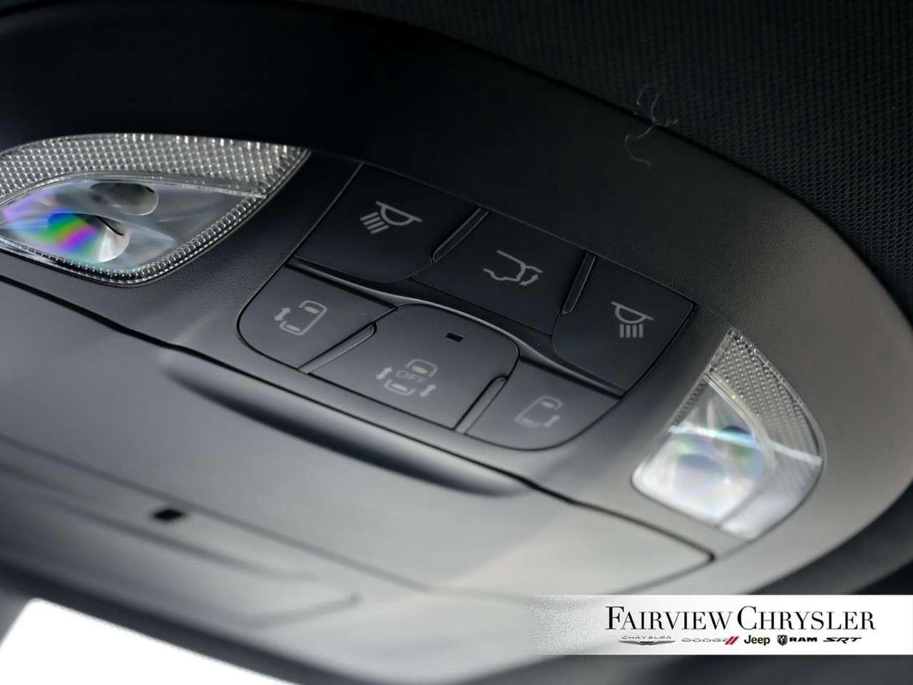 2026 Chrysler Grand Caravan SXT 2WD   FORMER SHUTTLE   DUAL SLIDING DOORS   POWER TAILGATE   DUAL CLIMATE CONTROL   CARPLAY   REMOTE START Photo