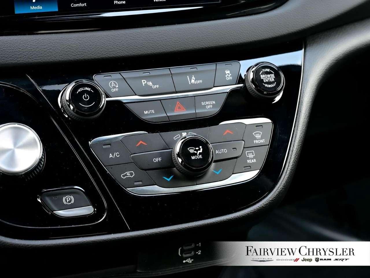 2026 Chrysler Grand Caravan SXT 2WD   FORMER SHUTTLE   DUAL SLIDING DOORS   POWER TAILGATE   DUAL CLIMATE CONTROL   CARPLAY   REMOTE START Photo