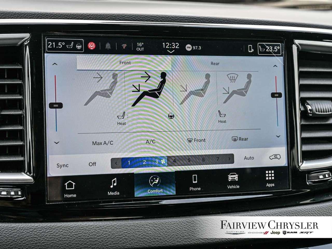 2026 Chrysler Grand Caravan SXT 2WD   FORMER SHUTTLE   DUAL SLIDING DOORS   POWER TAILGATE   DUAL CLIMATE CONTROL   CARPLAY   REMOTE START Photo