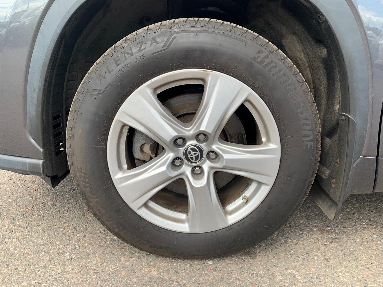 2023 Toyota Highlander Hybrid LE 4dr All-Wheel Drive Photo