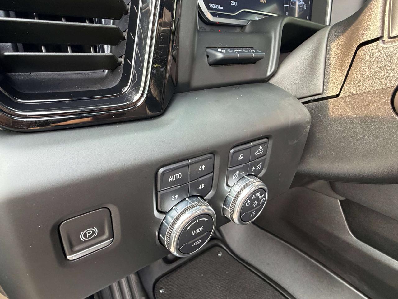 2023 GMC Sierra 1500 AT4 Photo