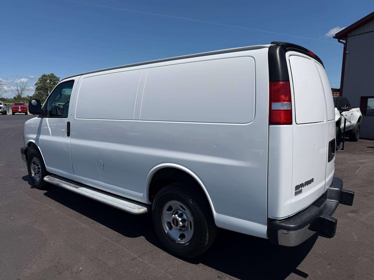 2017 GMC Savana  Photo