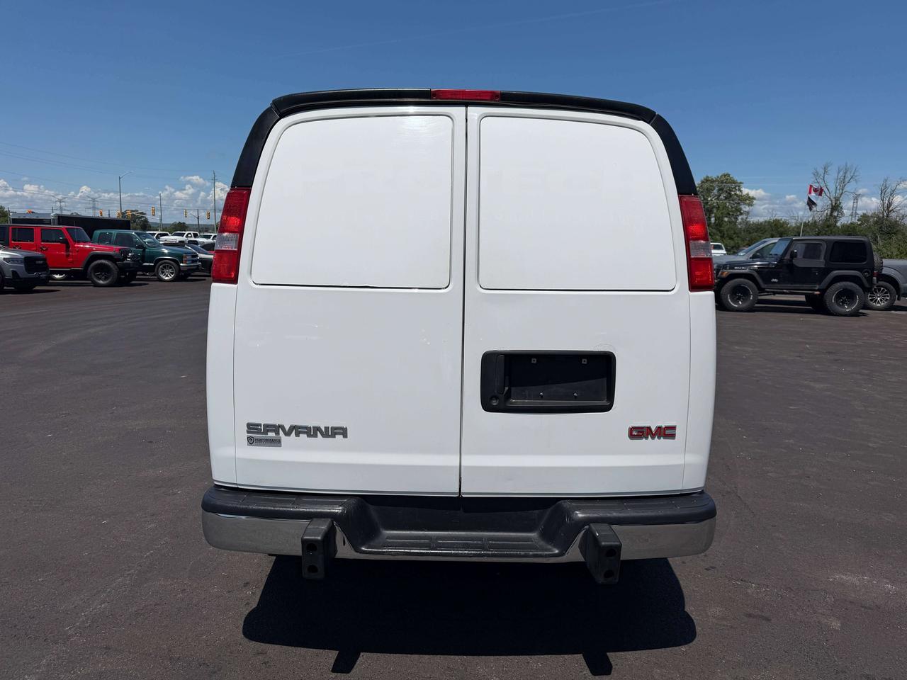 2017 GMC Savana  Photo